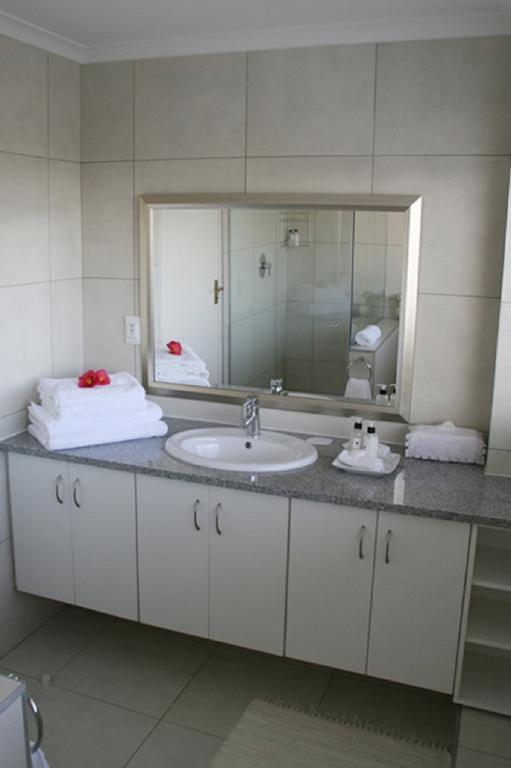 Majorca House Bed and Breakfast Somerset West Kamer foto