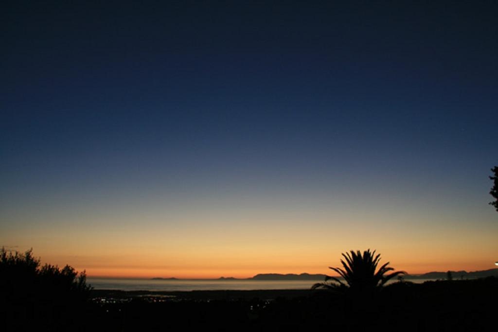 Majorca House Bed and Breakfast Somerset West Buitenkant foto